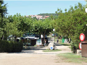 Hoteles y alojamientos de turismo rural cerca de Candeleda: Camping Complejo Turistico La Mata